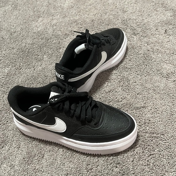 Women’s 7.5 Nike Court Vision Alta - Picture 3 of 4